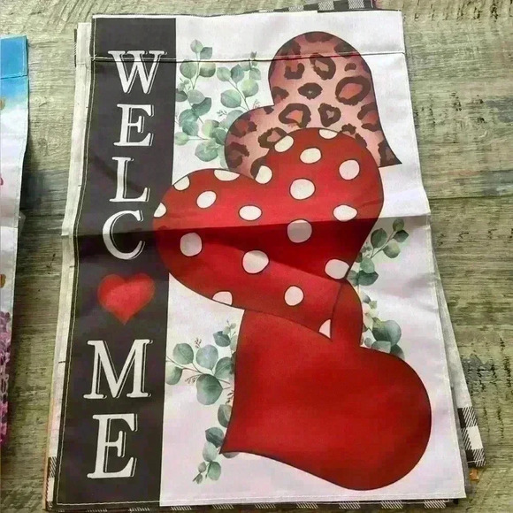 New in plastic 12 garden flags, 12x17 inches approximately - Picture 1 of 12